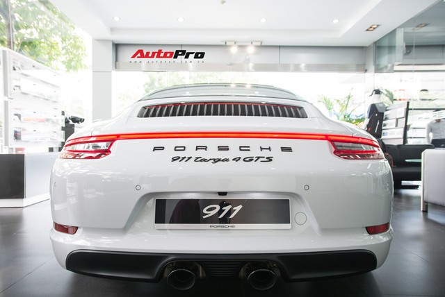 Khám phá Porsche 911 Targa 4 GTS đầu tiên Việt Nam, giá trên 11 tỷ đồng - Ảnh 8.
