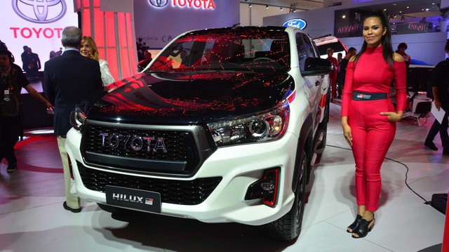 Khi có máu xe đua nhưng lỡ mua bán tải: Toyota Hilux Gazoo Racing là câu trả lời