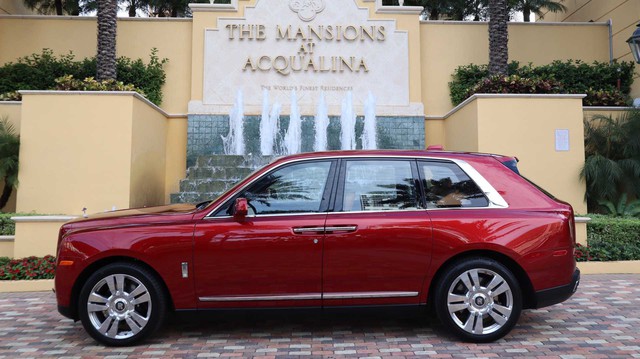 Bán nhà kiểu đại gia: Tặng cả Rolls-Royce Cullinan và Lamborghini Aventador miễn phí