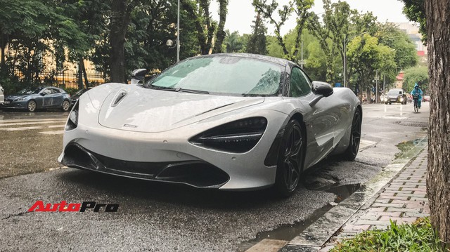 McLaren 720S đầu tiên tại Việt Nam tắm mưa rét Hà Nội