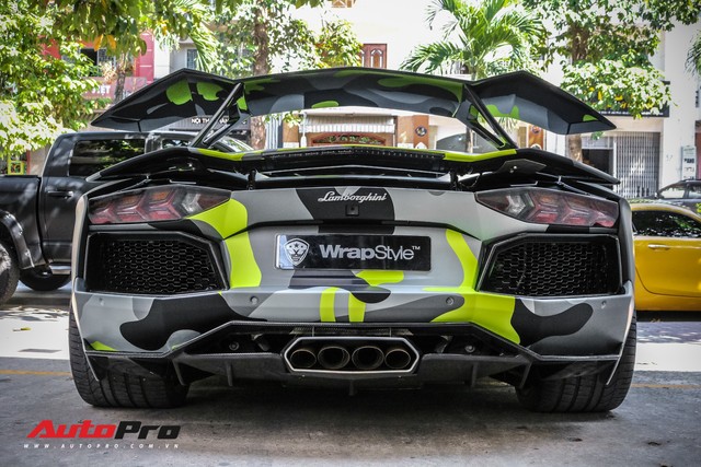 Lamborghini Aventador của trưởng đoàn Car Passion khoác áo quân đội, cổ vũ ĐT Việt Nam trước trận chung kết AFF Cup - Ảnh 2.