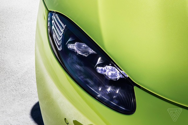 HOT: Đồng loạt khui công hai xe Aston Martin chính hãng, có V8 Vantage thế hệ mới nhất - Ảnh 8.