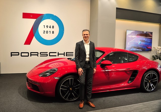 Porsche mở khu trưng bày cùng tòa nhà với Lamborghini và Bentley tại TP. HCM, chuẩn bị ra Hà Nội - Ảnh 1.