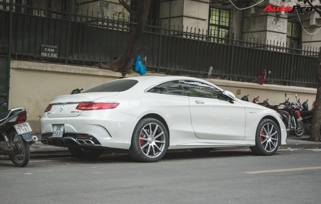 Mercedes-AMG S63 Coupe độc nhất Việt Nam cùng chủ nhân dạo phố Thủ đô - Ảnh 5. Mercedes-AMG S63 Coupe độc nhất Việt Nam cùng chủ nhân dạo phố Thủ đô - Ảnh 5.