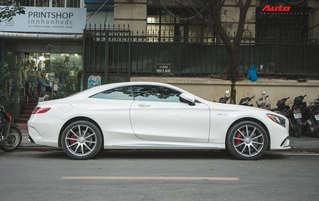 Mercedes-AMG S63 Coupe độc nhất Việt Nam cùng chủ nhân dạo phố Thủ đô - Ảnh 4. Mercedes-AMG S63 Coupe độc nhất Việt Nam cùng chủ nhân dạo phố Thủ đô - Ảnh 4.