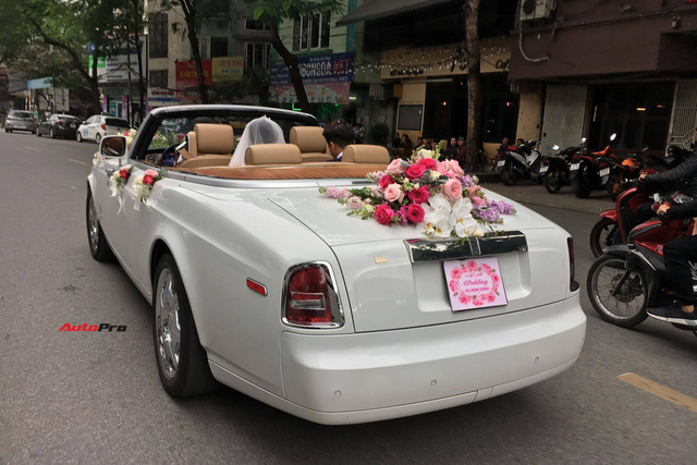 Đám cưới đại gia Hà thành quy tụ Rolls-Royce Phantom Drophead Coupe và cặp Range Rover đúng ngày Việt Nam vô địch - Ảnh 2.
