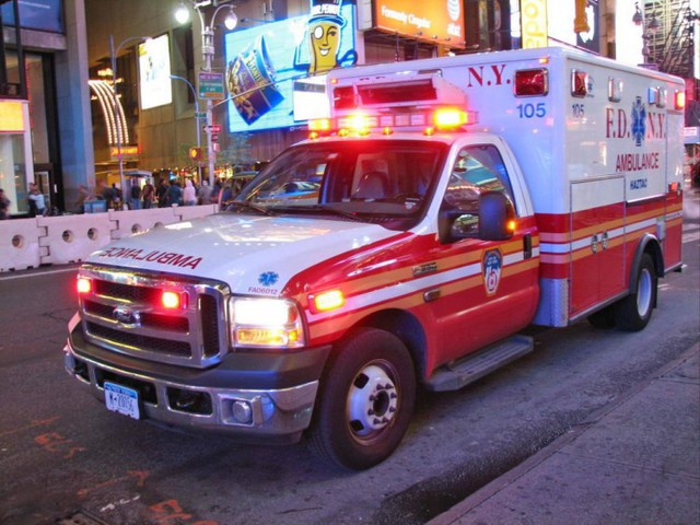 Chuyện thật như đùa: Tài xế xe cứu thương lên cơn đau tim, nạn nhân đi cấp cứu trở thành lái xe bất đắc dĩ - Ảnh 1.