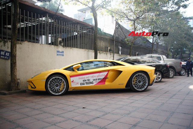 Bộ đôi Lamborghini Aventador S và Bentley Mulsanne EWB chính hãng bất ngờ xuất hiện tại Hà Nội - Ảnh 2.