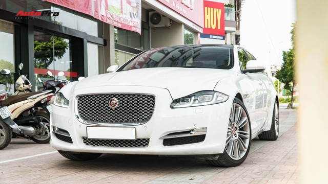 Kén khách, Jaguar XJL hạ giá hơn 1 tỷ đồng chỉ sau 20.000km để tìm chủ mới - Ảnh 1.