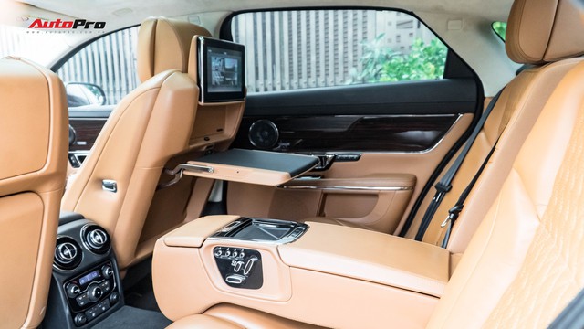 Kén khách, Jaguar XJL hạ giá hơn 1 tỷ đồng chỉ sau 20.000km để tìm chủ mới - Ảnh 14.