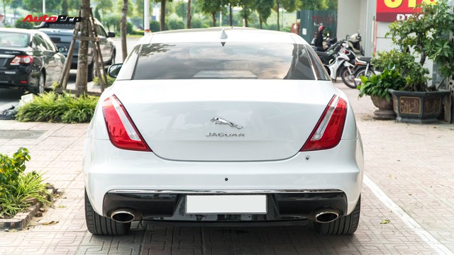 Kén khách, Jaguar XJL hạ giá hơn 1 tỷ đồng chỉ sau 20.000km để tìm chủ mới - Ảnh 4.