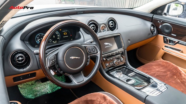 Kén khách, Jaguar XJL hạ giá hơn 1 tỷ đồng chỉ sau 20.000km để tìm chủ mới - Ảnh 6.