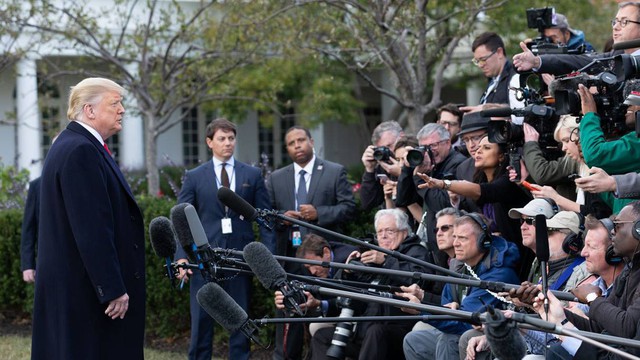 Tổng thống Mỹ Donald Trump tiếp tục khẩu chiến với GM, tuyên bố rằng xe điện không có tương lai