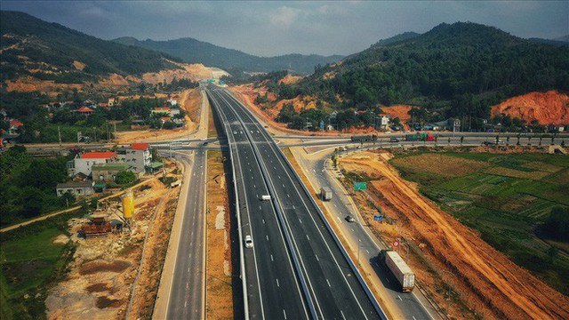 Cận cảnh cao tốc 12.000 tỉ xuyên rừng kết nối với sân bay Vân Đồn - Ảnh 2.