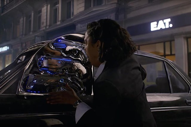 Trailer Men in Black: International làm nhiều fan xe phát cuồng vì sự xuất hiện của Lexus bay, Jaguar XJ cổ mà chất - Ảnh 2.