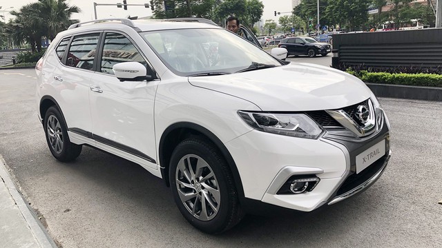 Nissan tất tay giảm mạnh giá X-Trail và Sunny trong tuần cuối năm 2018