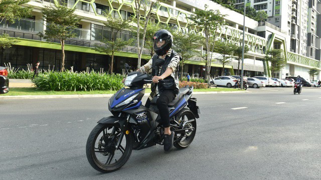 Cựu thành viên nhóm 365 trải nghiệm SYM Star SR 170 - Xe côn tay nhập khẩu tại Việt Nam