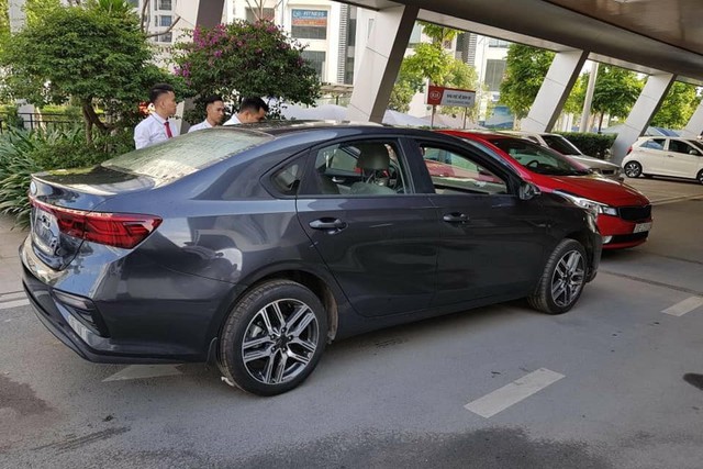 Lộ ảnh chi tiết nội, ngoại thất 2 phiên bản Kia Cerato 2019 tại đại lý trước ngày ra mắt - Ảnh 6.