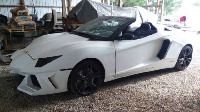 Fan cuồng lột xác chiếc xe cũ kỹ thành Lamborghini Aventador Roadster, rao bán với giá ngang Honda Civic - Ảnh 1.