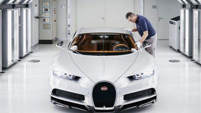 Cùng Shmee150 khám phá nhà máy sản xuất siêu xe Bugatti Chiron