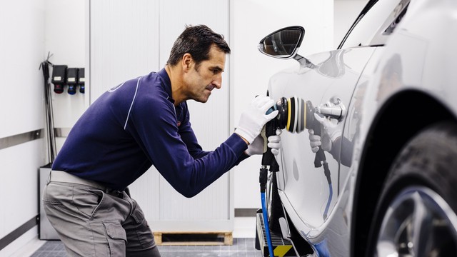 Cùng Shmee150 khám phá nhà máy sản xuất siêu xe Bugatti Chiron - Ảnh 5. Cùng Shmee150 khám phá nhà máy sản xuất siêu xe Bugatti Chiron - Ảnh 5.
