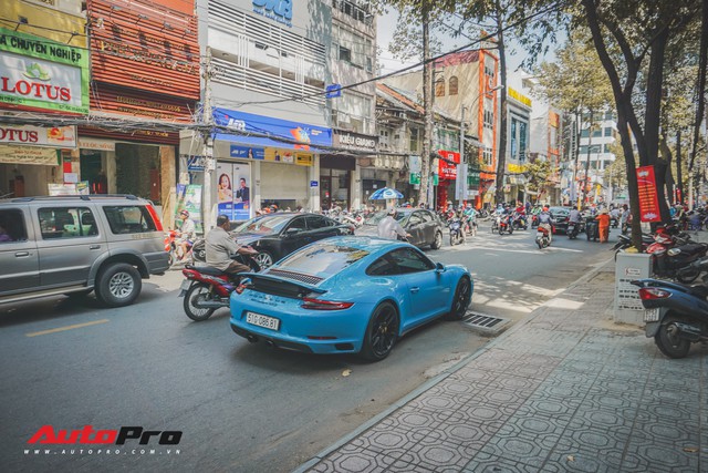 Porsche 911 Carrera GTS màu xanh dương độc đáo của dân chơi Sài Thành - Ảnh 7.
