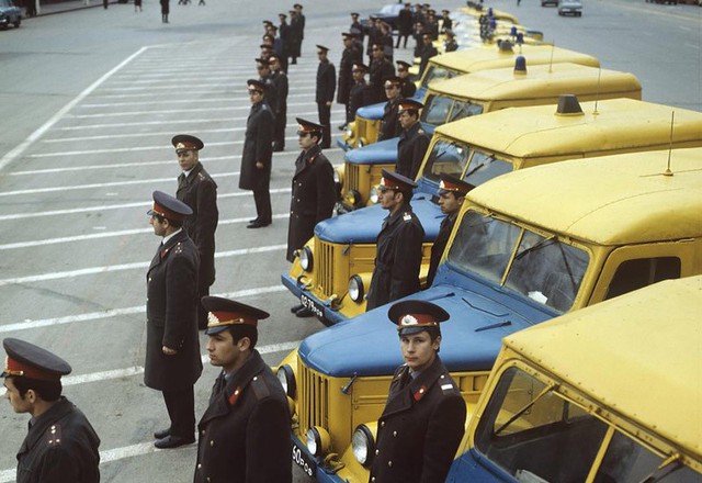 Cảnh sát Liên Xô thế kỷ trước đã đi cả BMW, Mercedes hay Volvo - Ảnh 1.