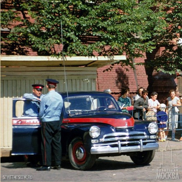 Cảnh sát Liên Xô thế kỷ trước đã đi cả BMW, Mercedes hay Volvo - Ảnh 4.