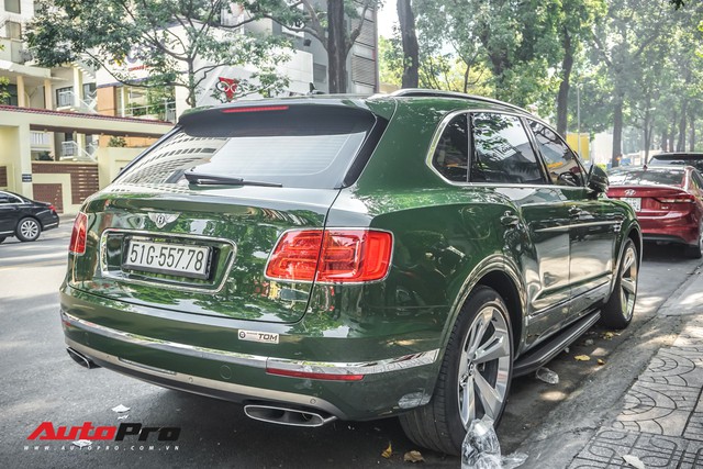 Bentley Bentayga màu xanh lục độc nhất Việt Nam tái xuất trên phố Sài Gòn - Ảnh 3.