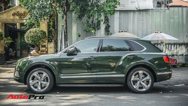 Bentley Bentayga màu xanh lục độc nhất Việt Nam tái xuất trên phố Sài Gòn - Ảnh 4.