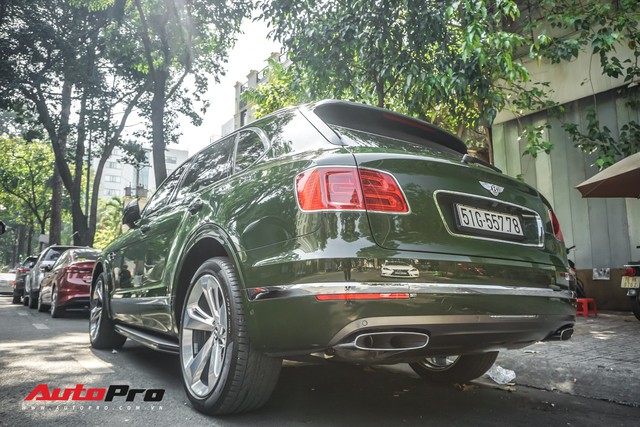 Bentley Bentayga màu xanh lục độc nhất Việt Nam tái xuất trên phố Sài Gòn - Ảnh 10.