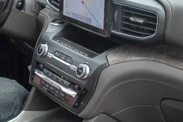 Ford Explorer 2020 lộ nội thất không che chắn: Bỏ cần số, thay bằng núm xoay như Land Rover - Ảnh 3. Ford Explorer 2020 lộ nội thất không che chắn: Bỏ cần số, thay bằng núm xoay như Land Rover - Ảnh 3.