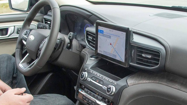 Ford Explorer 2020 lộ nội thất không che chắn: Bỏ cần số, thay bằng núm xoay như Land Rover