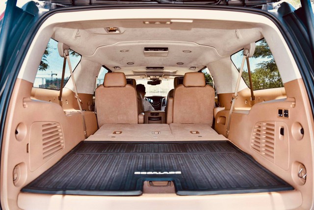 Cadillac Escalade ESV Platinum 30.000 km rao bán với giá hơn 6 tỷ đồng - Ảnh 8.