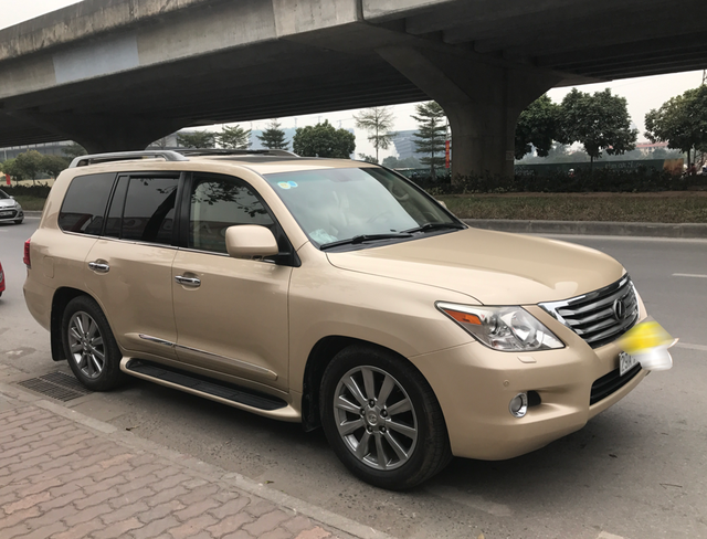 Chuyên cơ mặt đất Lexus LX570 hạ giá một nửa sau 9 năm sử dụng - Ảnh 3. Chuyên cơ mặt đất Lexus LX570 hạ giá một nửa sau 9 năm sử dụng - Ảnh 3.