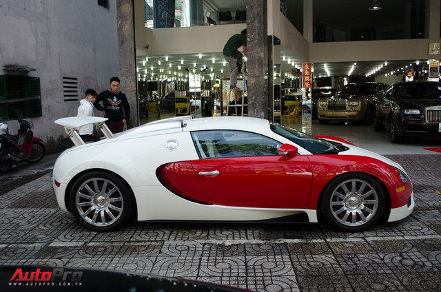 Bugatti Veyron độc nhất Việt Nam bất ngờ ra phố tắm nắng trước thềm năm mới - Ảnh 4.
