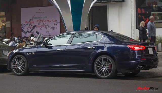 Maserati Quattroporte GranSport GTS 2017 tái xuất dịp cuối năm tại Hà Nội - Ảnh 6. Maserati Quattroporte GranSport GTS 2017 tái xuất dịp cuối năm tại Hà Nội - Ảnh 6.