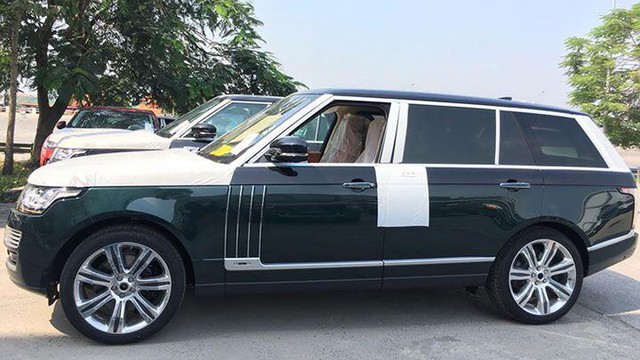 Thấy gì trong 18 ô tô lách được cửa hẹp về Việt Nam đầu năm 2018?