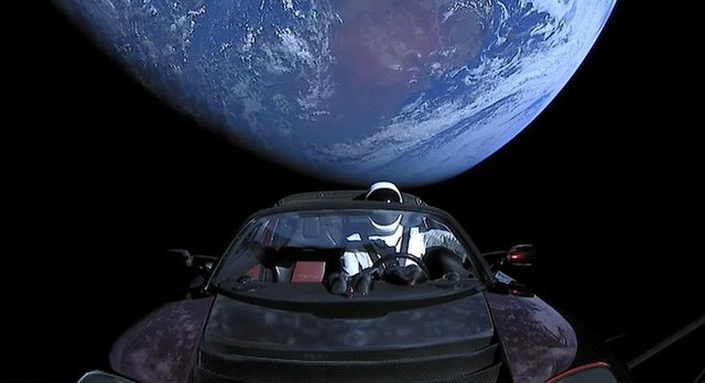 Trên chiếc Tesla mà Elon Musk vừa phóng lên Vũ trụ, có một kiện hàng bí mật có thể tồn tại cả tỷ năm - Ảnh 1.