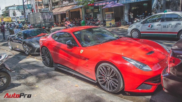 Bộ đôi siêu xe Ferrari làm đẹp đón Tết tại Sài Gòn - Ảnh 2.