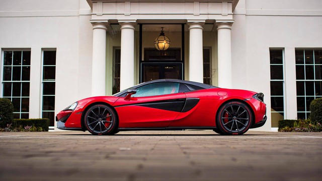 "Soái ca" tặng siêu xe McLaren cho bạn gái trong ngày Valentine