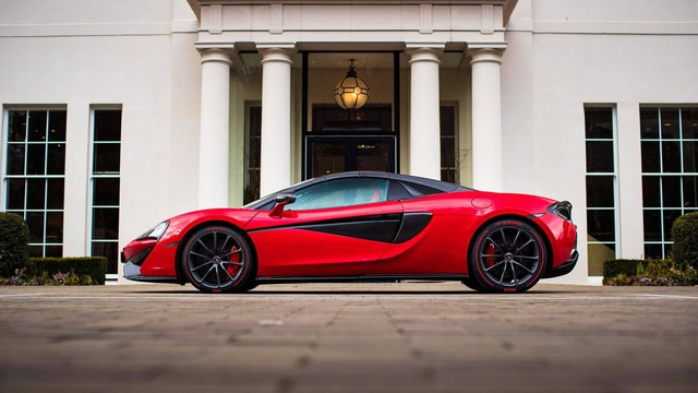 Soái ca tặng siêu xe McLaren cho bạn gái trong ngày Valentine - Ảnh 6. Soái ca tặng siêu xe McLaren cho bạn gái trong ngày Valentine - Ảnh 6.