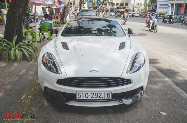 Aston Martin Vanquish Carbon Edition tái xuất trên phố Sài Gòn dịp Tết - Ảnh 1.