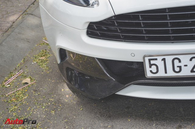 Aston Martin Vanquish Carbon Edition tái xuất trên phố Sài Gòn dịp Tết - Ảnh 9. Aston Martin Vanquish Carbon Edition tái xuất trên phố Sài Gòn dịp Tết - Ảnh 9.