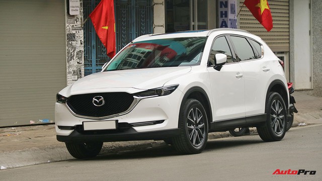 Bán chạy kỷ lục đầu năm, xe Mazda tiếp tục tăng giá lần hai