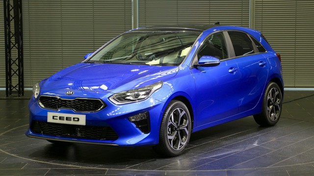 Kia Ceed thế hệ mới - anh em Kia Cerato chính thức ra mắt