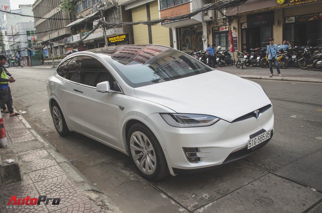 Cận cảnh chiếc xe điện Tesla Model X P90D đầu tiên về Việt Nam - Ảnh 10.