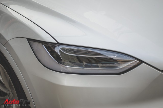 Cận cảnh chiếc xe điện Tesla Model X P90D đầu tiên về Việt Nam - Ảnh 8.