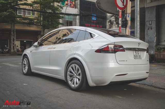Cận cảnh chiếc xe điện Tesla Model X P90D đầu tiên về Việt Nam - Ảnh 4.
