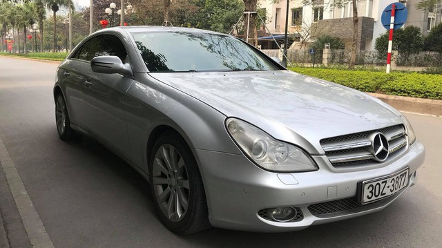 Mercedes-Benz CLS300 2010 đi hơn 51.000km bán lại giá hơn 800 triệu đồng